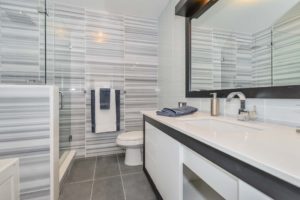 arrow lofts 708 bathroom